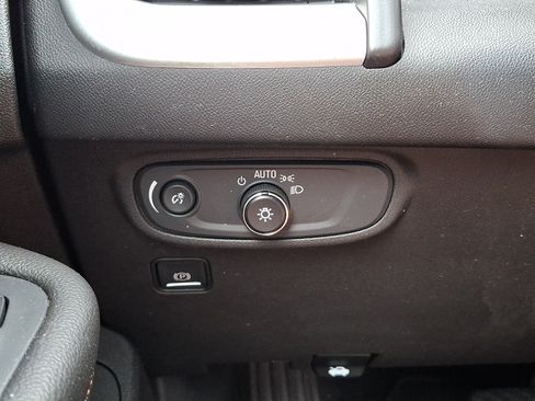 Used 2020 GMC Terrain SLE w/ Driver Convenience Package FWD image 21