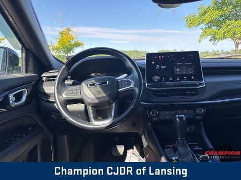 Used 2022 Jeep Compass Latitude w/ Convenience Group AWD/4WD image 2
