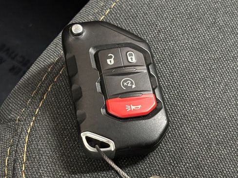 Used 2025 Jeep Wrangler Unlimited Sahara AWD/4WD image 23