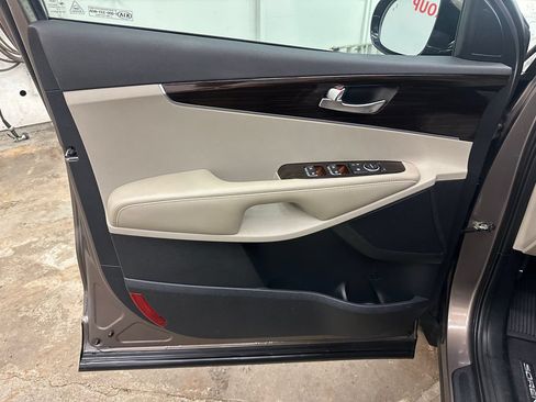 Used 2019 Kia Sorento AWD image 18