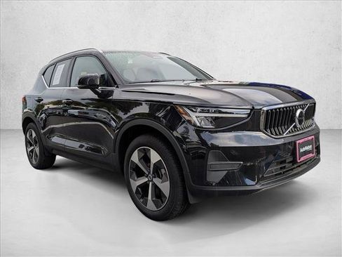 New 2025 Volvo XC40 B5 Core w/ Protection Package Premier image 7