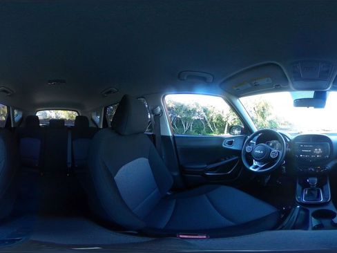 Used 2025 Kia Soul LX w/ LX Technology Package image 40