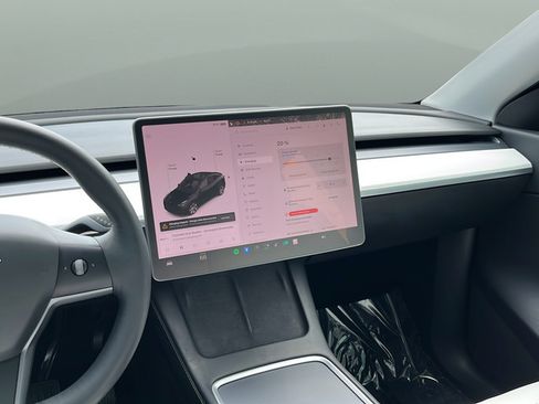 Used 2021 Tesla Model Y Long Range AWD/4WD image 11