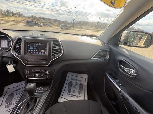 Used 2019 Jeep Cherokee Latitude w/ Cold Weather Group image 25