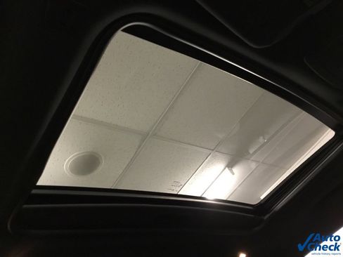 Used 2018 Dodge Challenger GT image 29