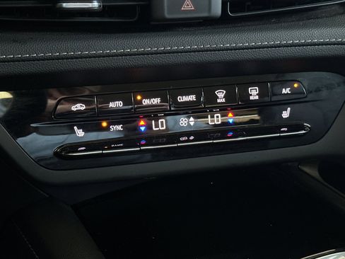 Used 2023 Buick Envision Preferred image 18