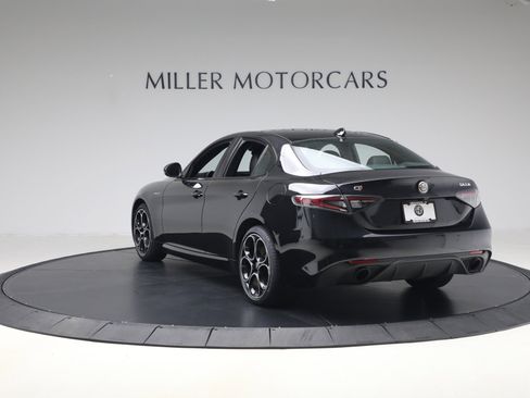 Used 2024 Alfa Romeo Giulia Veloce image 5