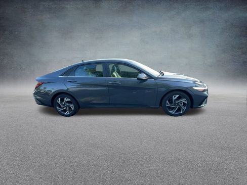 New 2025 Hyundai Elantra Limited image 25