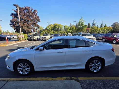 Used 2015 Chrysler 200 Limited w/ Convenience Group image 2