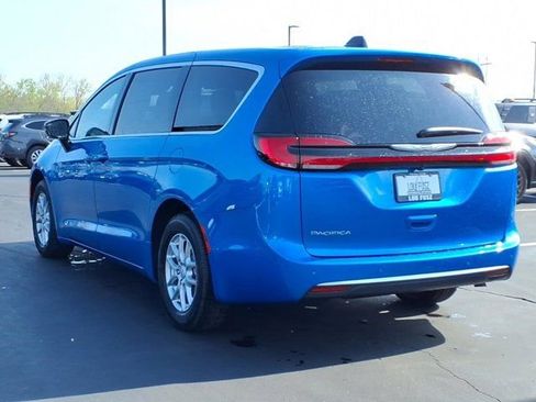 New 2026 Chrysler Pacifica Select image 4