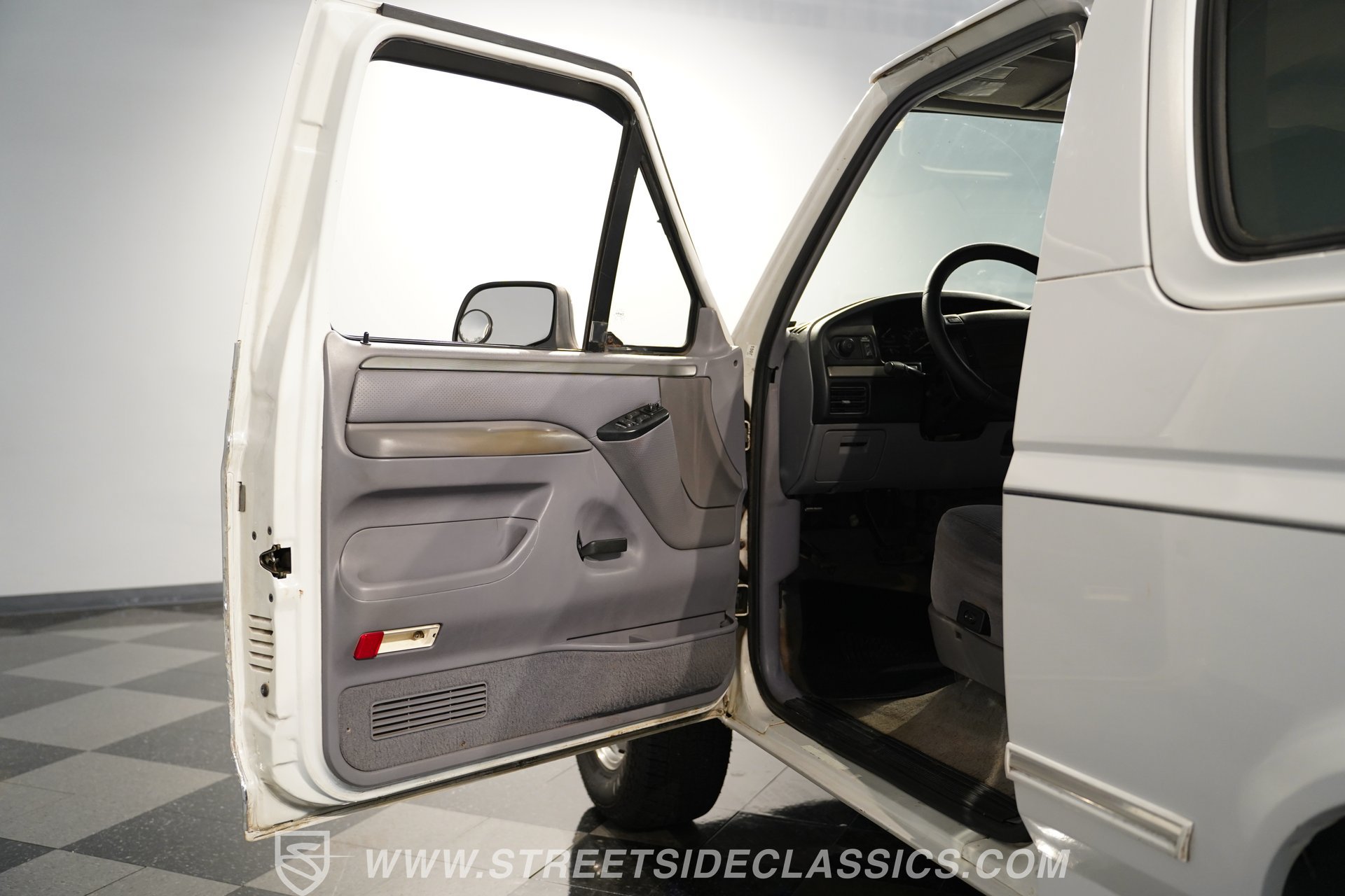 Used 1995 Ford Bronco XLT AWD/4WD image 37