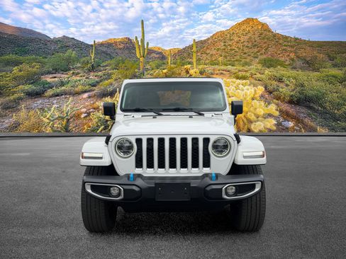 Used 2022 Jeep Wrangler Unlimited Sahara w/ Cold Weather Group AWD/4WD image 9
