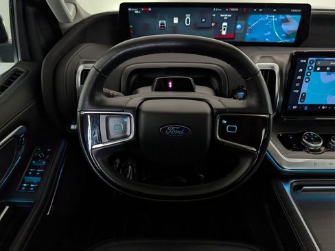 Certified 2025 Ford Expedition Platinum AWD/4WD image 19