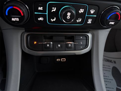 Certified 2023 GMC Acadia SLT image 21