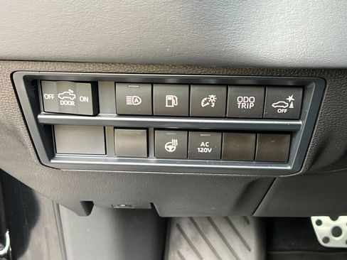 Certified 2025 Toyota Tundra Platinum w/ TRD Off-Road Package AWD/4WD image 29