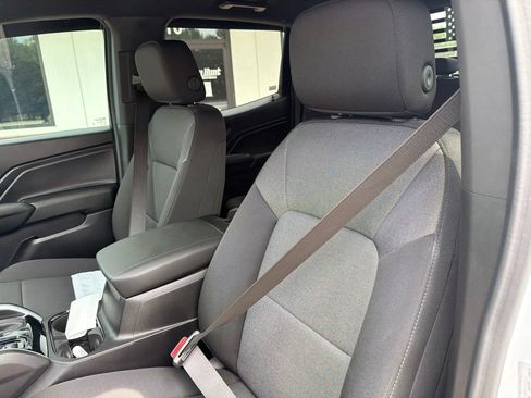 Used 2025 Chevrolet Colorado W/T w/ WT Convenience Package II RWD image 3