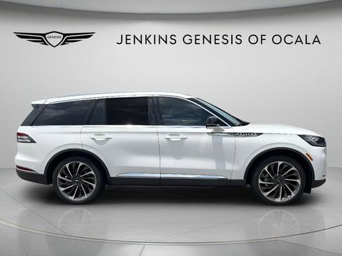 Used 2025 Lincoln Aviator Reserve w/ Luxury Package RWD image 2