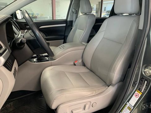 Used 2014 Toyota Highlander XLE FWD image 14