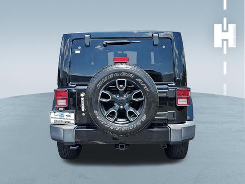 Used 2018 Jeep Wrangler Sahara AWD/4WD image 4