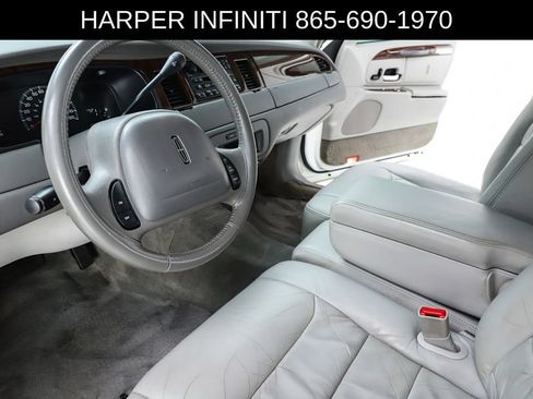 Used 2000 Lincoln Town Car Executive RWD image 20