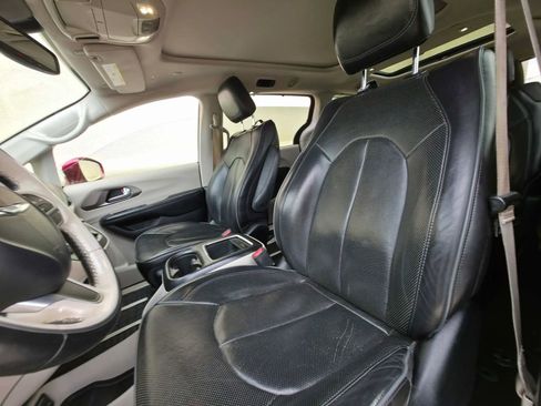 Used 2018 Chrysler Pacifica Limited FWD image 8