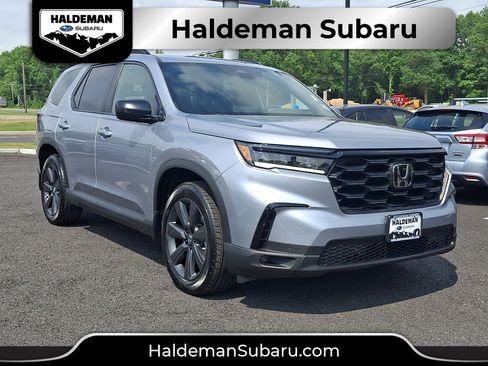 Used 2023 Honda Pilot Sport image 1