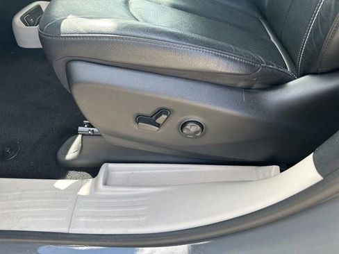 Used 2022 Chrysler Pacifica Touring-L w/ Uconnect Theater Family Group image 23