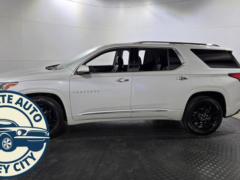 Used 2021 Chevrolet Traverse Premier image 4