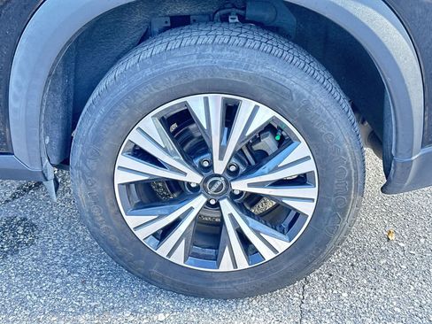 Used 2022 Nissan Rogue SV image 12