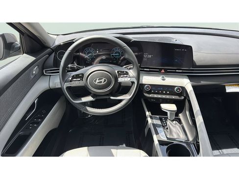 Used 2025 Hyundai Elantra Limited FWD image 16