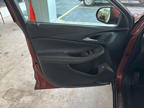 Used 2020 Buick Encore GX Essence image 6