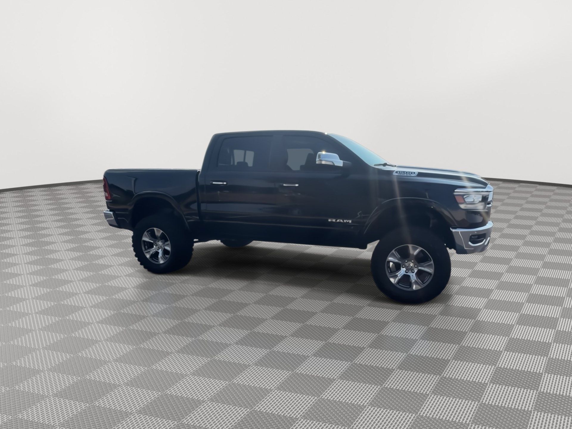 Used 2020 RAM 1500 Laramie AWD/4WD image 2