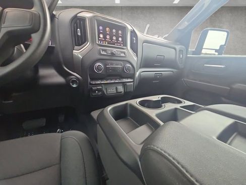 Used 2025 Chevrolet Silverado 2500 Custom w/ Custom Value Package image 3