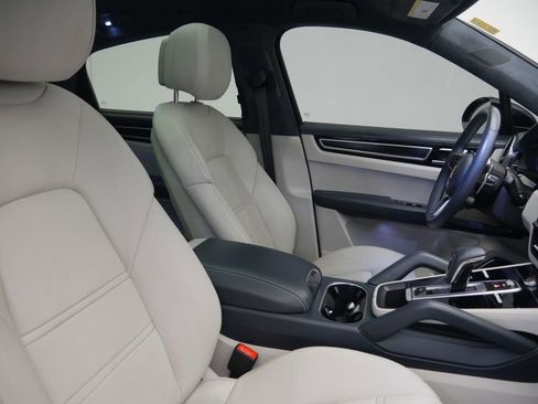 Certified 2023 Porsche Cayenne GTS AWD/4WD image 32