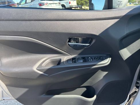 Used 2025 Nissan Versa SV FWD image 18