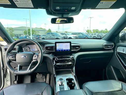 Used 2022 Ford Explorer ST-Line w/ Class IV Trailer Tow Package RWD image 3