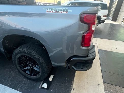 Used 2022 Chevrolet Silverado 1500 LT Trail Boss w/ LPO, Dark Essentials Package AWD/4WD image 12