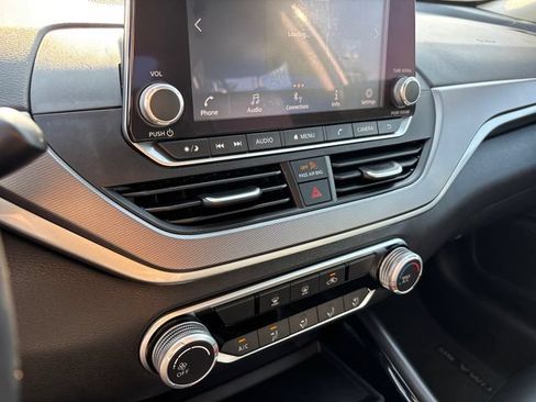 Used 2024 Nissan Altima 2.5 SR FWD image 21