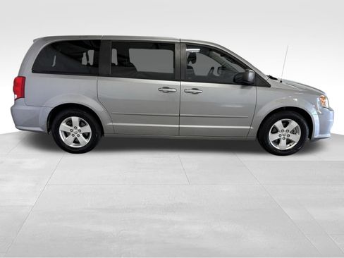 Used 2013 Dodge Grand Caravan SE image 4
