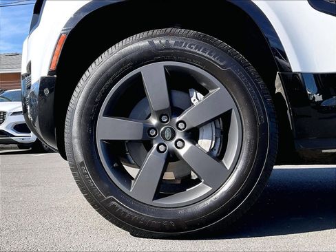 Used 2023 Land Rover Defender 130 X-Dynamic SE image 11