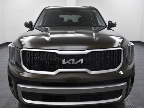 Used 2024 Kia Telluride EX image 3