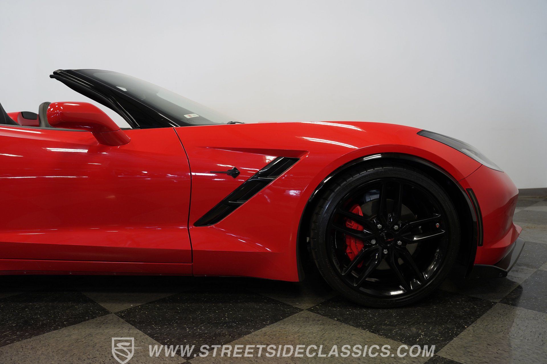 Used 2019 Chevrolet Corvette Stingray Convertible w/ Carbon Flash Badge Package RWD image 39