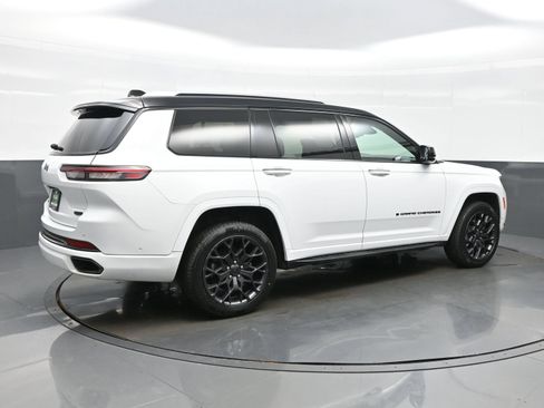 Used 2023 Jeep Grand Cherokee L Summit w/ High Altitude Package AWD/4WD image 8