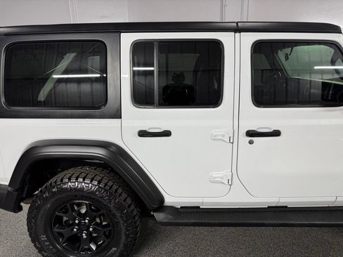 Used 2021 Jeep Wrangler Unlimited Sport AWD/4WD image 7