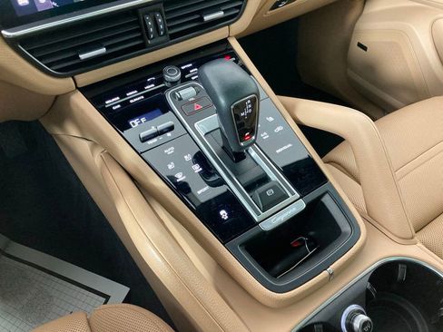 Certified 2023 Porsche Cayenne AWD/4WD image 13