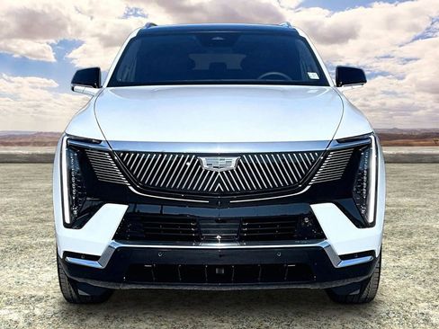 Certified 2026 Cadillac Escalade IQL Luxury AWD/4WD image 2