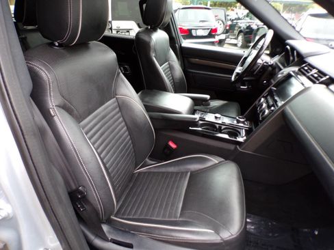 Used 2017 Land Rover Discovery HSE AWD/4WD image 13