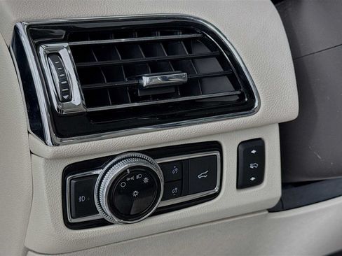 Used 2021 Lincoln Navigator Reserve w/ Luxury Package AWD/4WD image 10