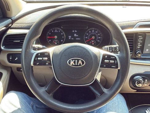 Used 2019 Kia Sorento FWD image 10