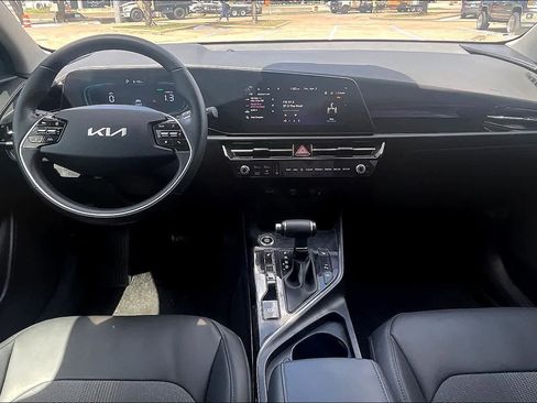 Certified 2024 Kia Niro EX FWD image 10